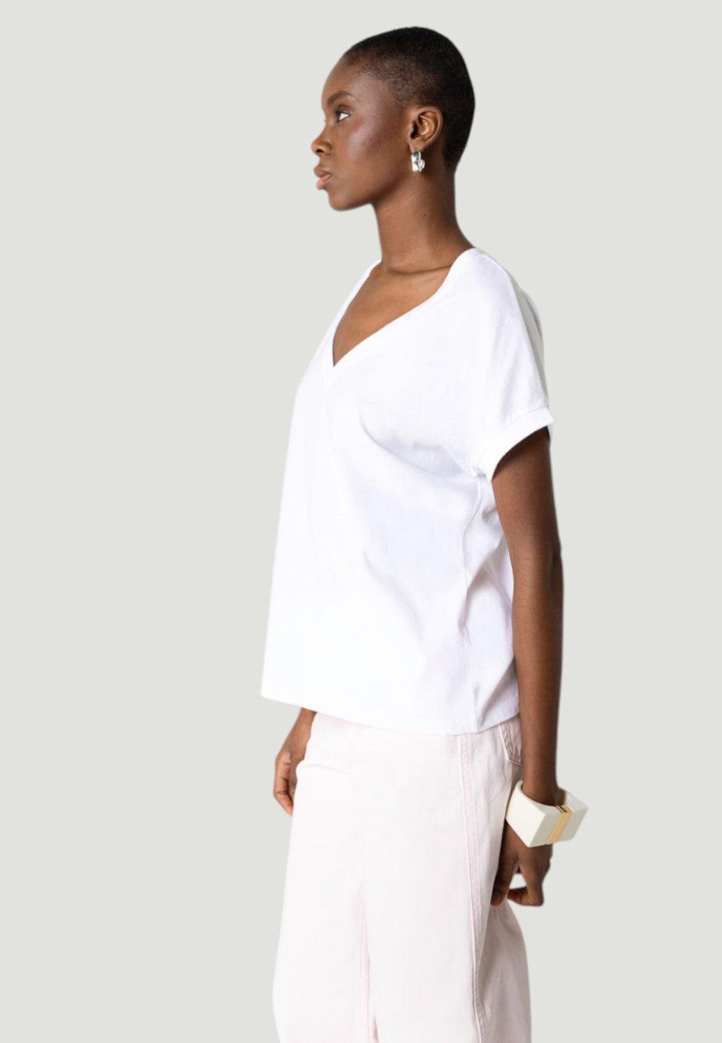 V-Neck Short Sleeve T-Shirt in Organic Cotton - Blanc-XS-BLANC-MAJESTIC TEES-Levy's Clothier