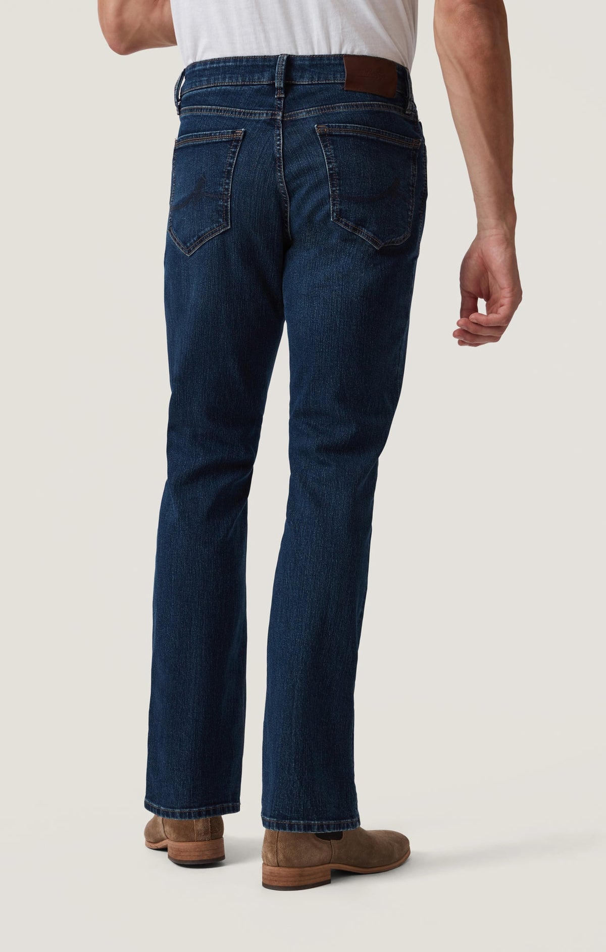 Charisma Relaxed Straight Jeans in Mid Comfort