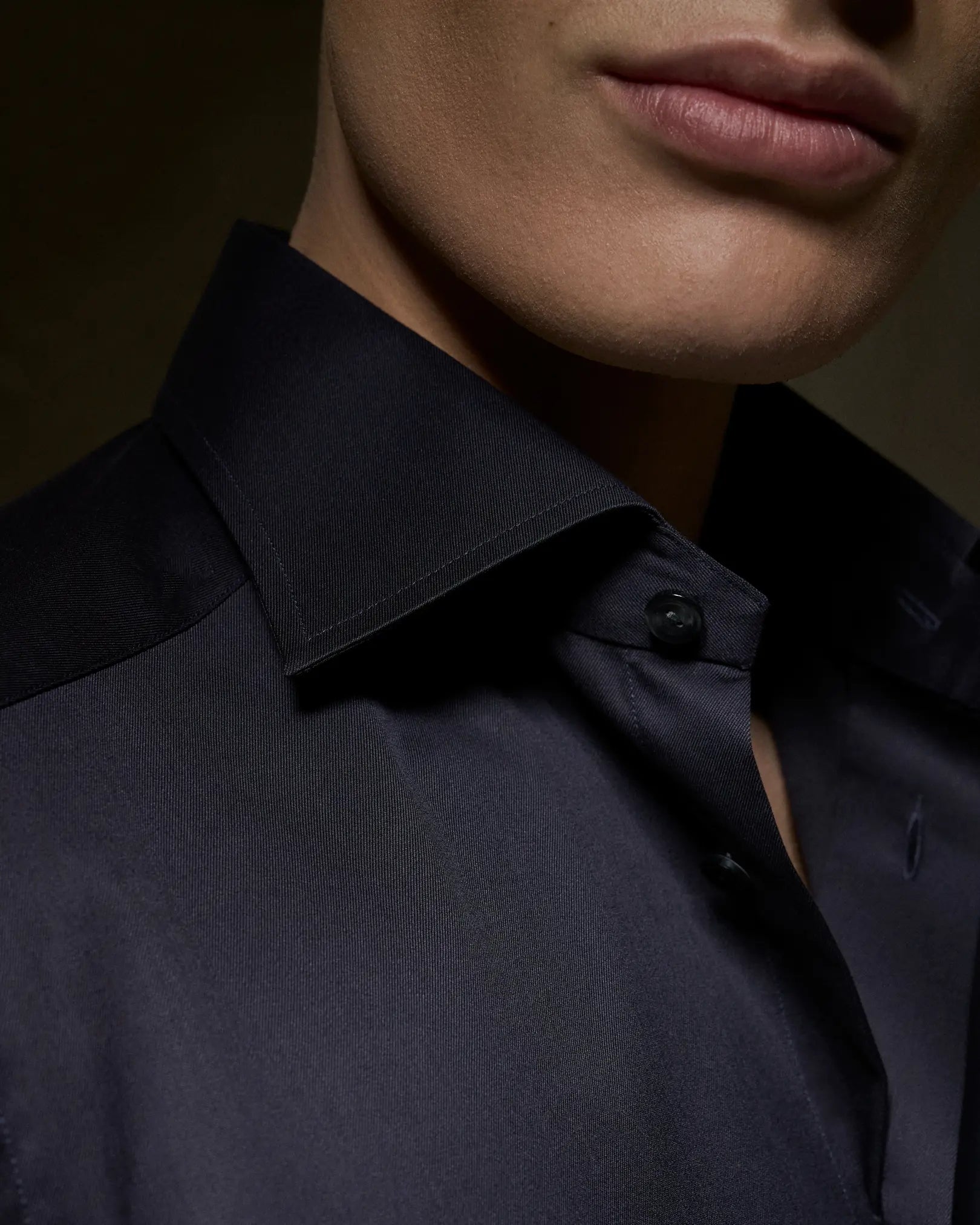 navy-shirt-signature-twill_2025-06-02T061746Z.webp