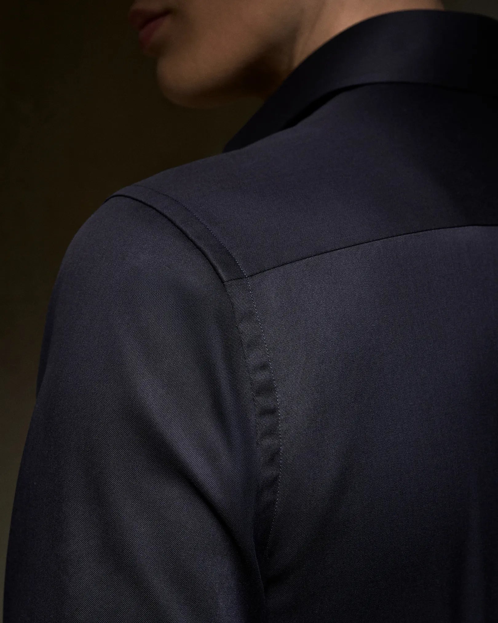 navy-shirt-signature-twill_2025-06-02T061750Z.webp