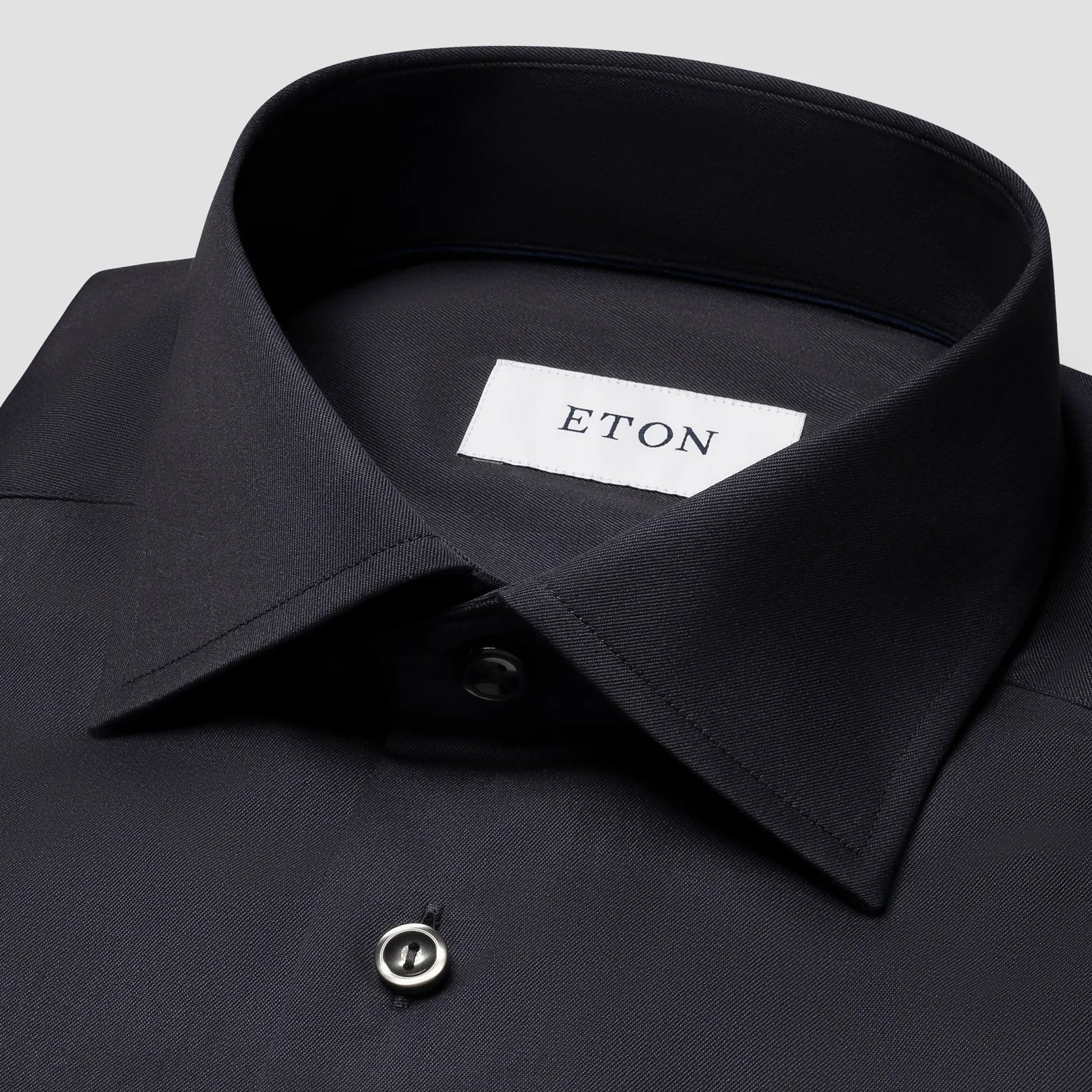 navy-shirt-signature-twill_2025-06-03T124552003Z.webp